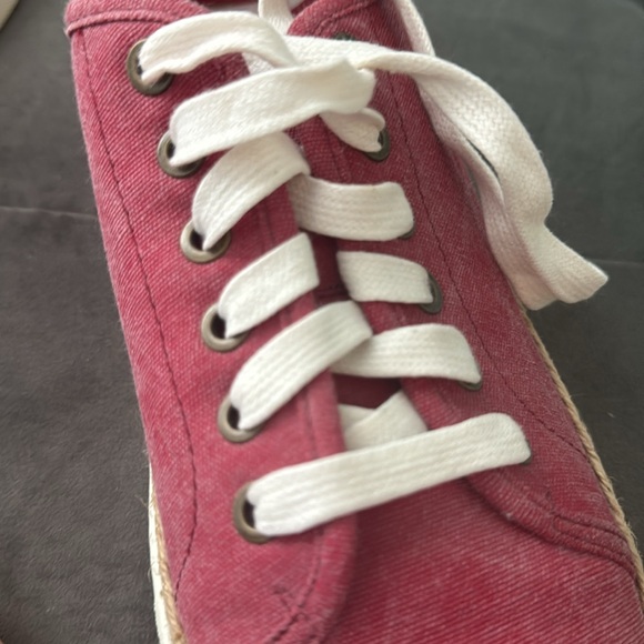 Never worn Vionic sneakers - Picture 6 of 7